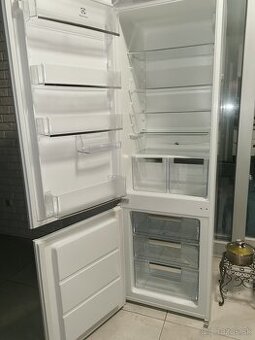 Electrolux - vstavaná chladnicka s mrazničkou