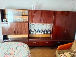 Starší nábytok - skrine - postel - komody - 1