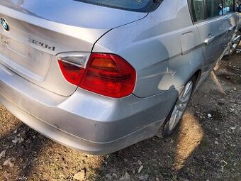 BMW e90 rozpredám na diely - 1