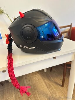 prilba na motocykel LS2 FF808 Strobe II čierna