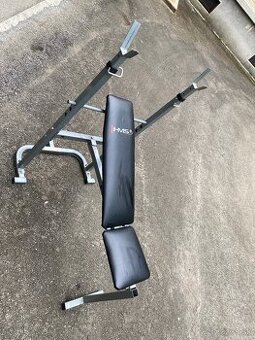 Posilovna lavičky na bench kotúče a hrazda