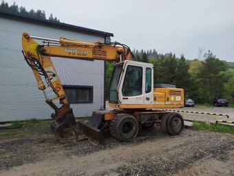 Liebherr A902