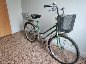 Dámsky vintage bicykel s 2 košíkmi