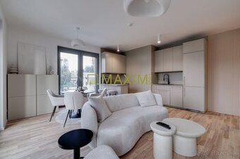 Kompletne zariadený 3 izbový apartmán s 2 balkónmi a parking