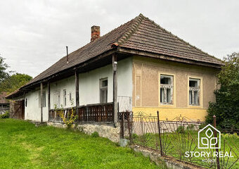 Gazdovský dom v obci Füzérkajata s veľkým pozemkom