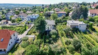 Rodinný dom s nádherným 8 árovým pozemkom na Kamennej ulici