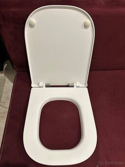 záchodová doska hranatá.