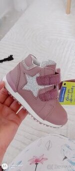 Mam na predaj detské prechodné kožené topánočky