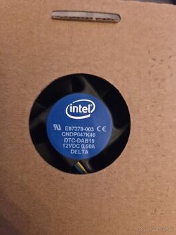 Intel Core i3-10100 plus chladič