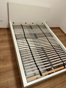 Predám posteľ IKEA MALM 140x200 + 2 zásuvky – biela, veľmi d
