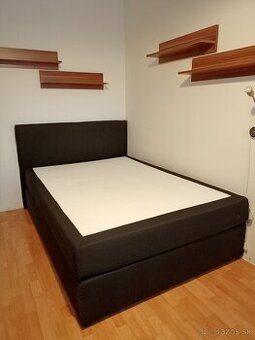 Čierna boxspring posteľ