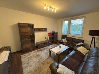 NA PRENÁJOM: PRIESTRANNÝ 4-IZBOVÝ BYT V CENTRE MICHALOVIEC –