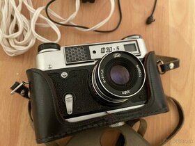 Starý fotoaparát FED 5 - 1