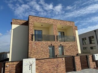 33Reality | 3-izbové byty a vlastným parkovaním