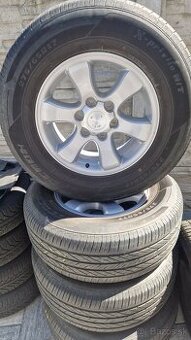 Toyota land cruiser 275/65R17