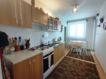 Predám 3 izbový byt s balkónom v obci Šárovce, Levice