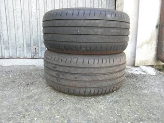 245/40 R18