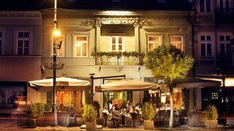 Pomocná sila v hotelovej kuchyni - Hotel Ambassador