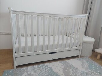 Detská postieľka s úložným priestorom