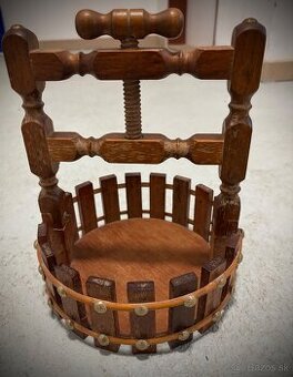 Starý malý drevený lis