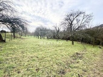 EXKLUZÍVNE NA PREDAJ ROVINATÝ STAVEBNÝ POZEMOK (752 m2),...