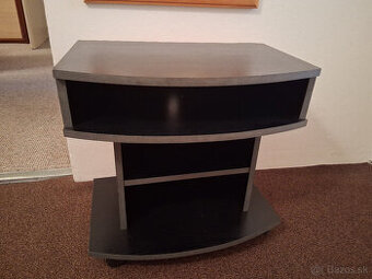 Stolik/skrinka s otočnu vrchnou časťou.