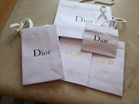 Značkové tašky Dior a Chanel