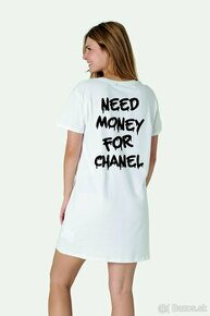 predlžené tričko need money for chanel biele