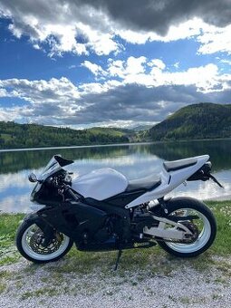 VYMENÍM Honda CBR600RR