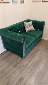 Pohovka štýlu chesterfield