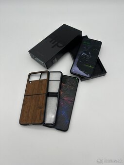 Samsung Galaxy Z Flip4 8/128GB Graphite + ZÁRUKA + DARČEK