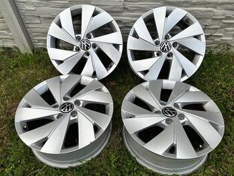 VW Golf 8 R17 5x112 originál