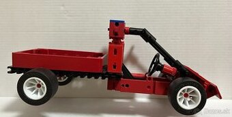 Stavebnica Fischertechnik - auto a rôzne iné diely