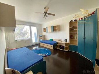 Zariadený 2-izbový byt s balkónom na predaj – Stred Považská
