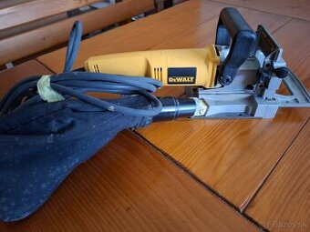 Lamelovacia fréza Dewalt DW682K 600 W