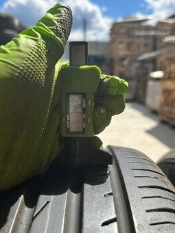 Rozmer:215/55 R18