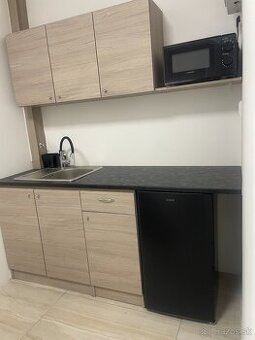 Predám kuchynská linka + drez + pracovná doska v cene