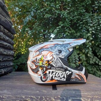 Predám novú motokrosovú prilbu veľkosť M 55–56 cm - BieLA