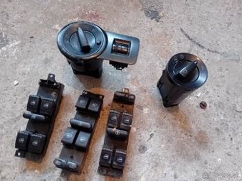 Predam octavia 1,golf passat,atd.4,tlacitka+vypínače