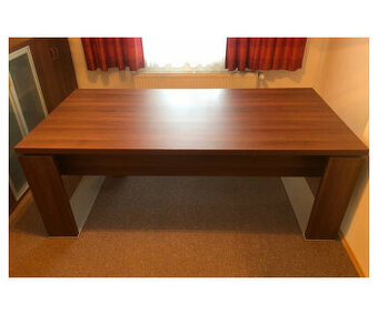 Masívny kancelársky stôl - orech