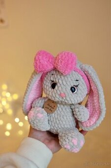 Háčkovaná hračka plyšový zajačik
