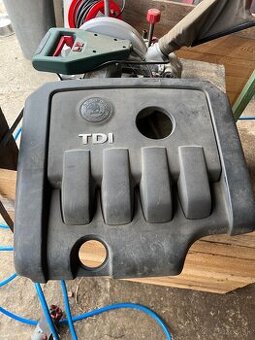 Škoda octavia 2 2.0 TDi horný kryt motora