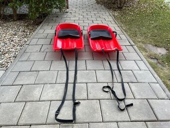 Predám červené plastové sánky