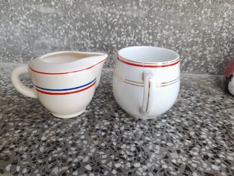 Šálky, taniere po babičke