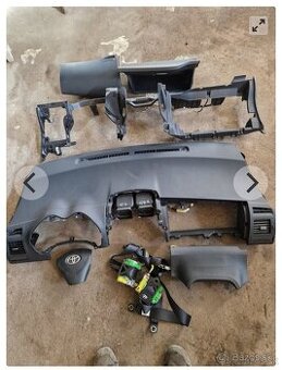 Toyota Auris 2007 prva generacia palubovka airbagy svetlo