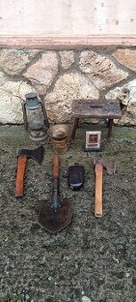 Lampa, mažiar, fľaša, sekera, rýľ..