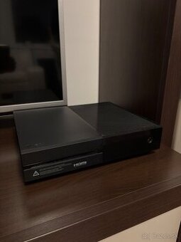 Xbox One 500gb + hry