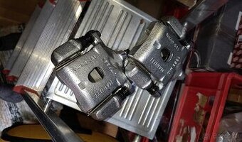 Brzdové strmene súzuki samurai