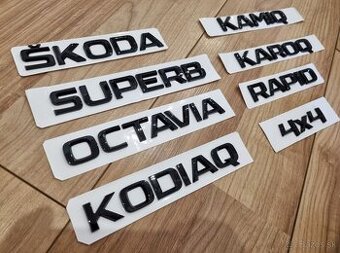 Škoda znaky nápis čierny logo znak emblem napisy