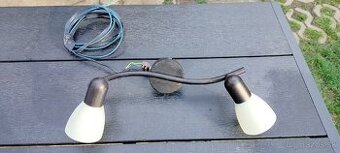 Lampa+povrchová dvojzásuvka s vypínačom